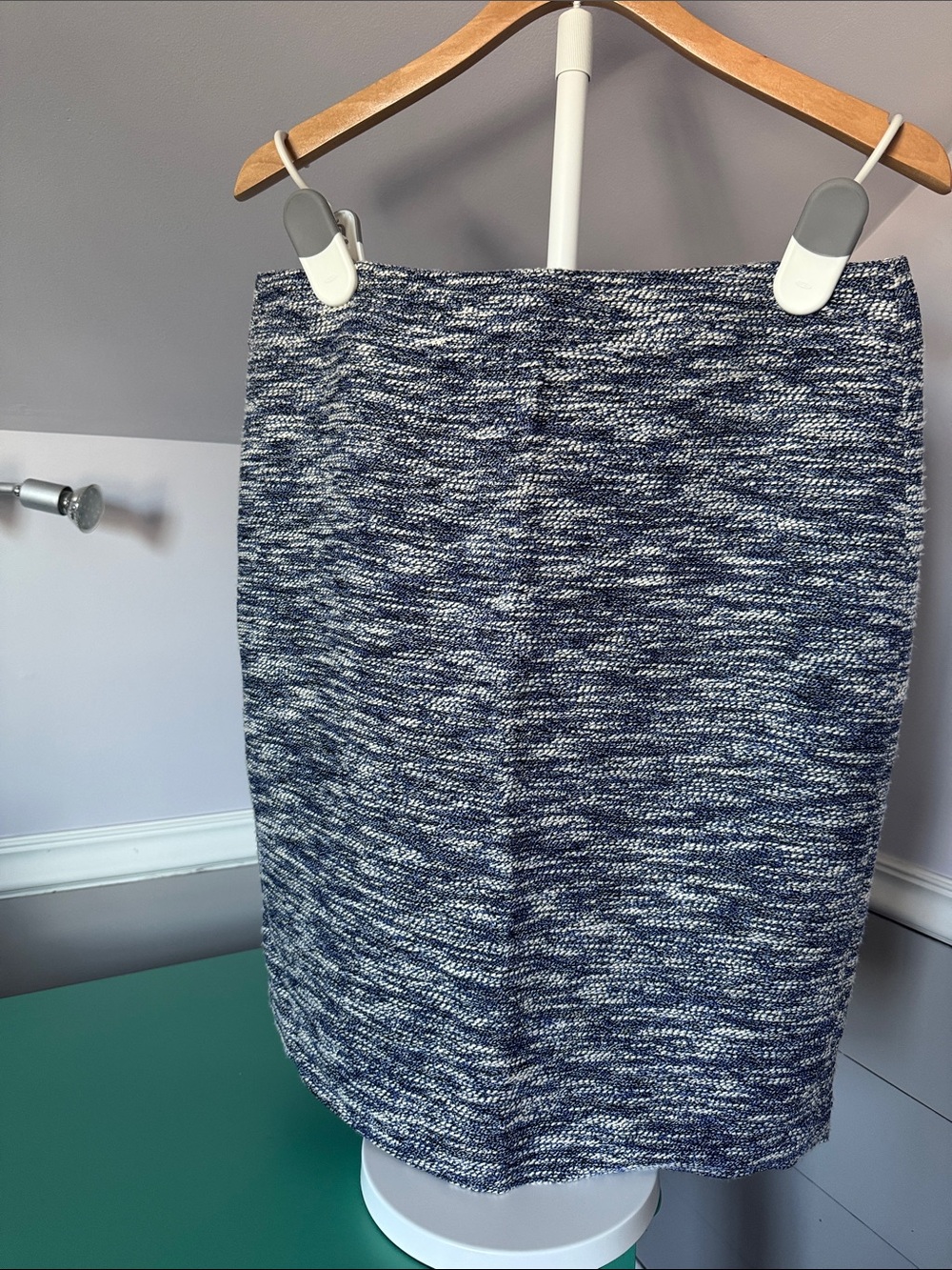 Ann Taylor Women’s Navy and off white Knit Pencil Skirt size 12 - NWT’s